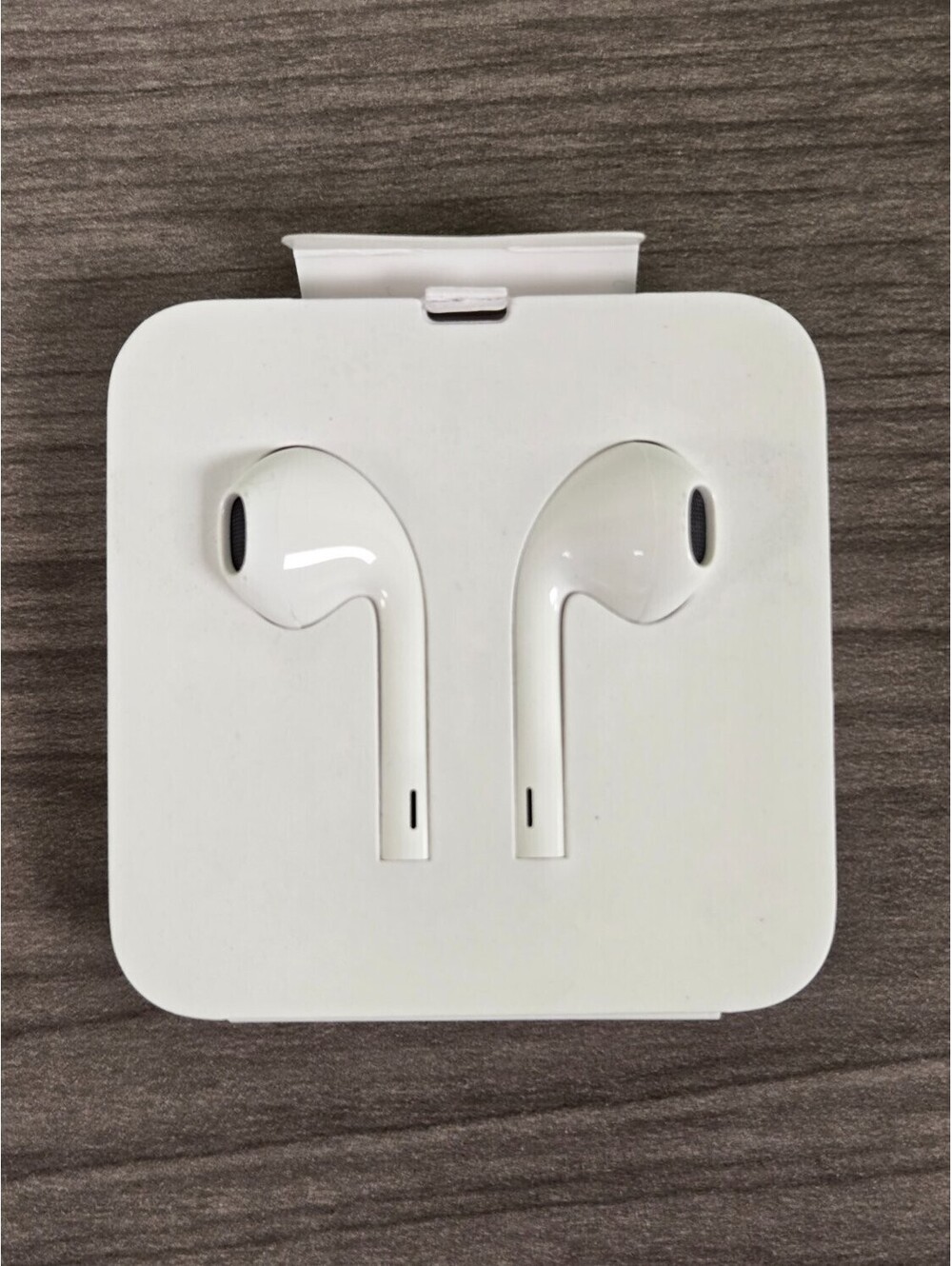 Apple EarPods with Lightning Connector Wired Earbuds White In-Line Control new